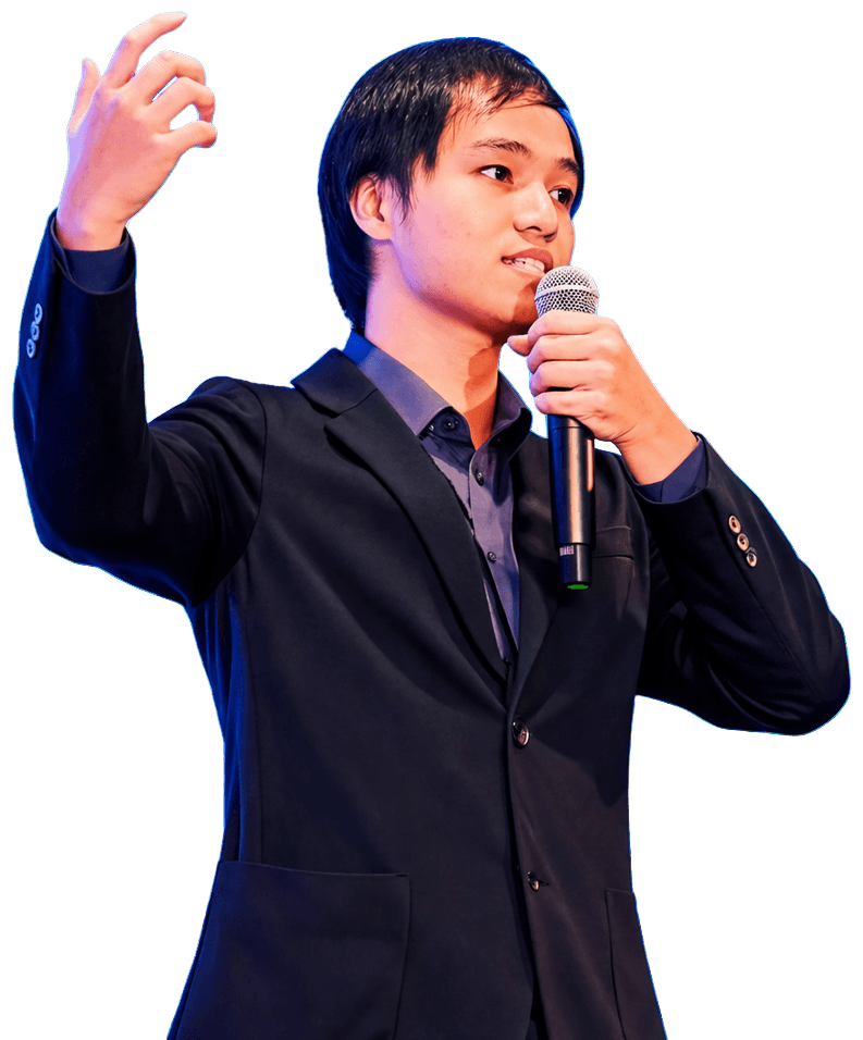 Shen Yien speaking on stage